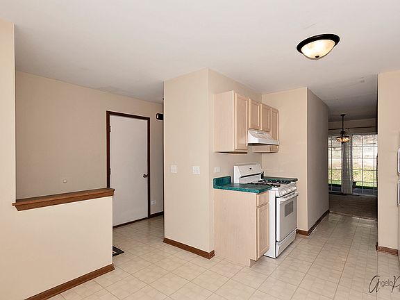 5th image of 226 Rainier Way #8