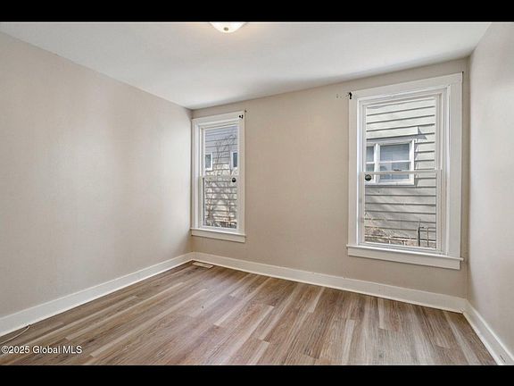 4th image of 17 Burke St APT 1