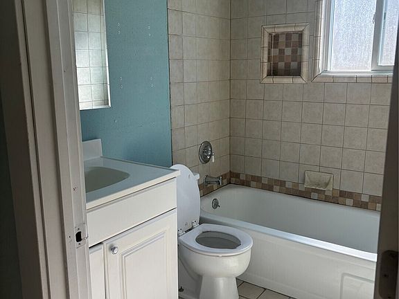 5th image of 1509 Everett Street