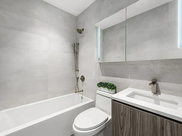 18 Van Buren St #2F — Photo 8