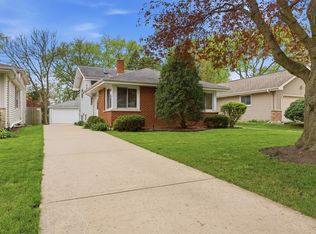 228 S Milton Ave, Glen Ellyn, IL 60137
