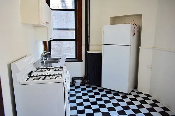 Rented by Farran & Associates | media 33