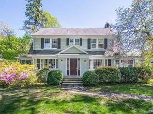 686 Birchwood Dr, Wyckoff, NJ 07481