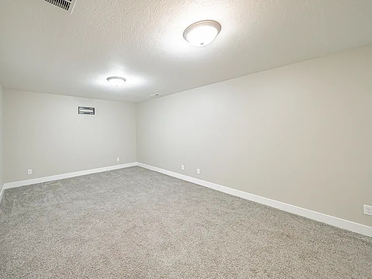 2896 Blackwood — Photo 33
