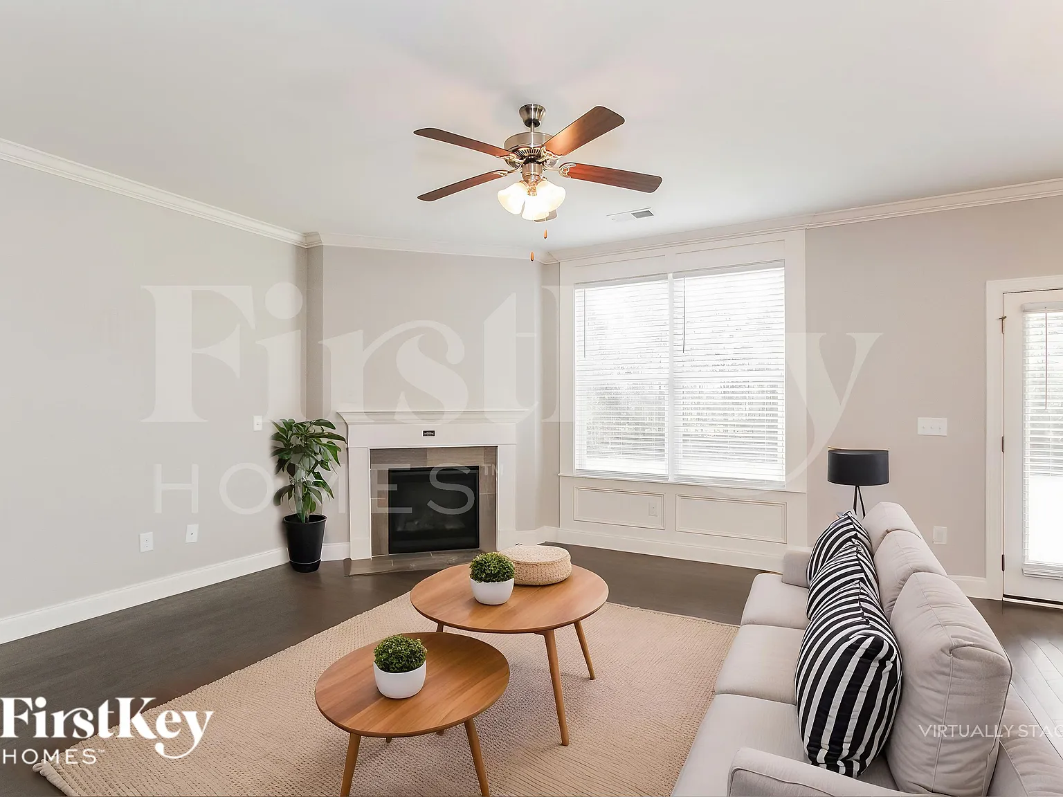 4 bed, 2.5 bath, 2344 sqft, $2,390 — Photo 3