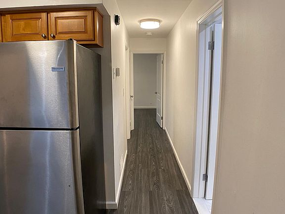 4th image of 231 Evergreen St