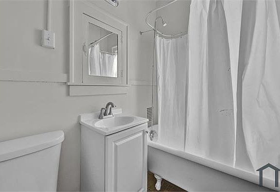 2nd image of 1390 E 188th St #2