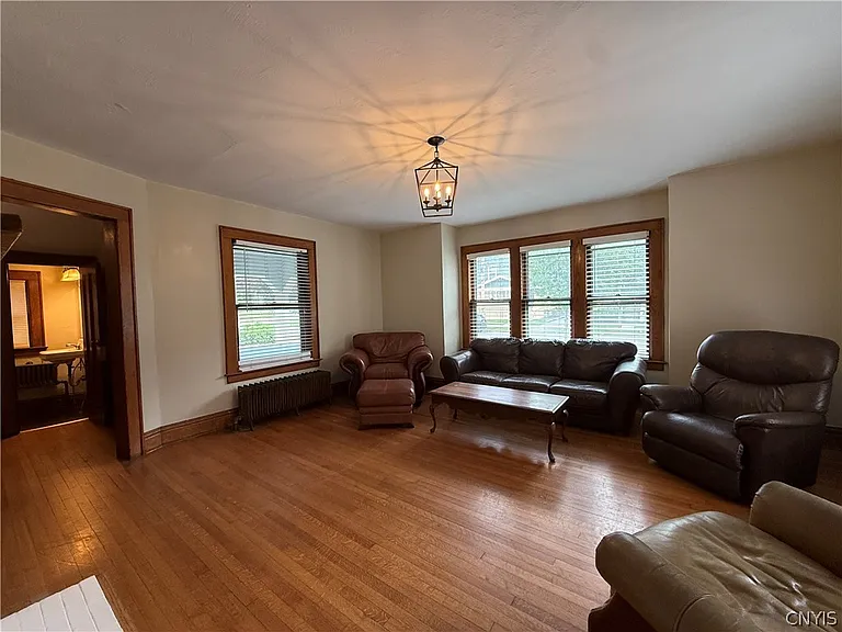 936 Lancaster Ave — Photo 7