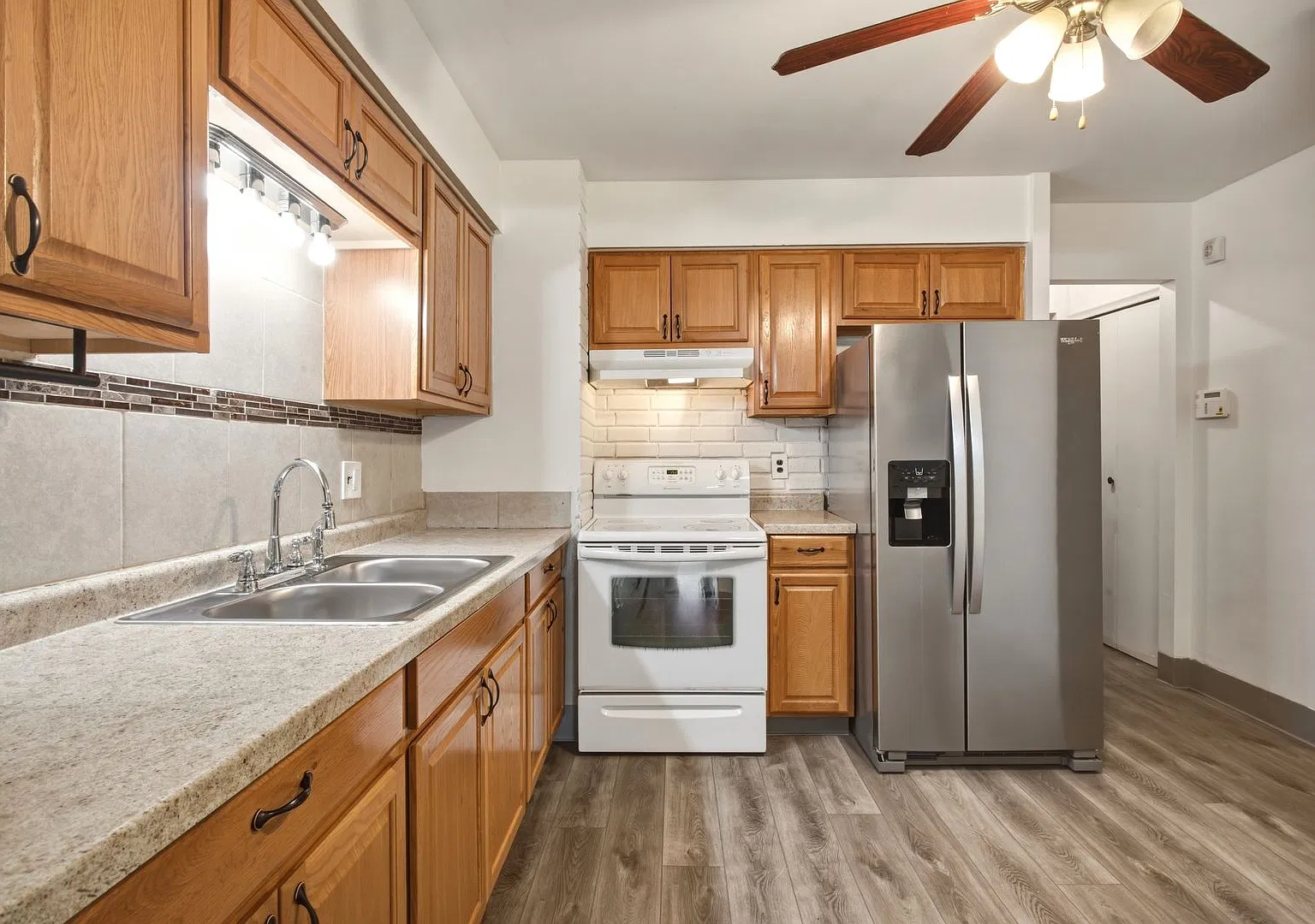 Coming Soon! Welcome to this charming 2-bedroom, 1.5-bathroom house located in Canton, MI. — Photo 2