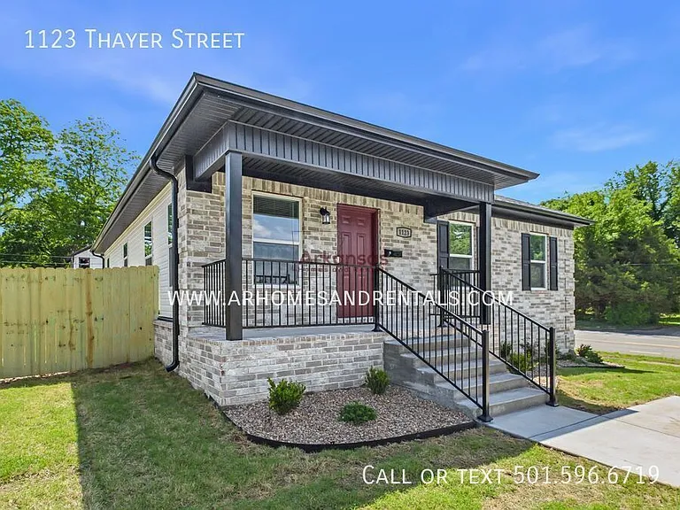 1123 Thayer St — Photo 16