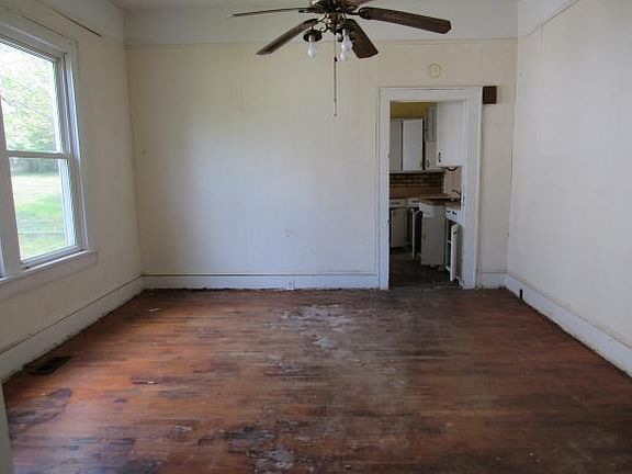 3rd image of 218 E Sevier Ave