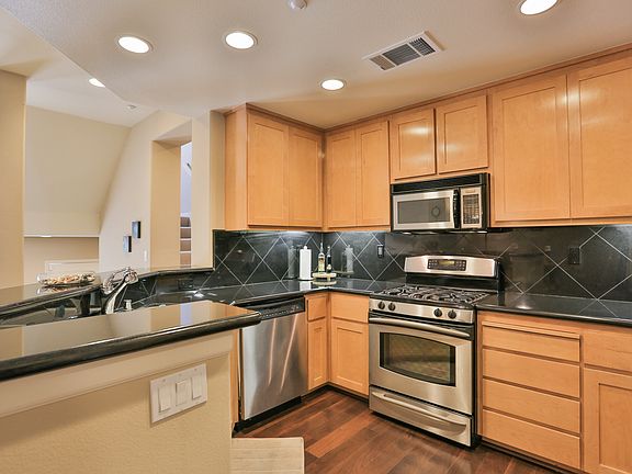 4th image of 152 Sunol St