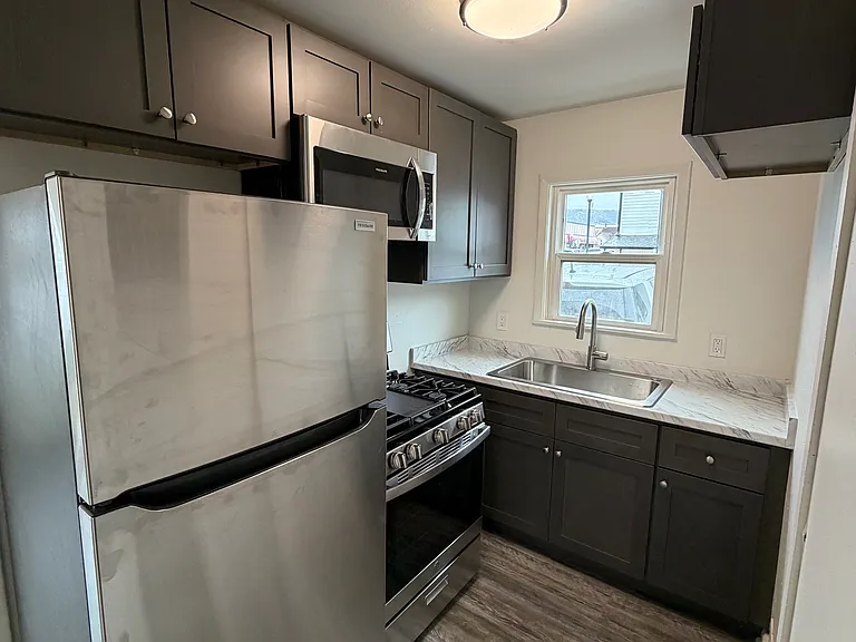 114 4th St #1 — Photo 6