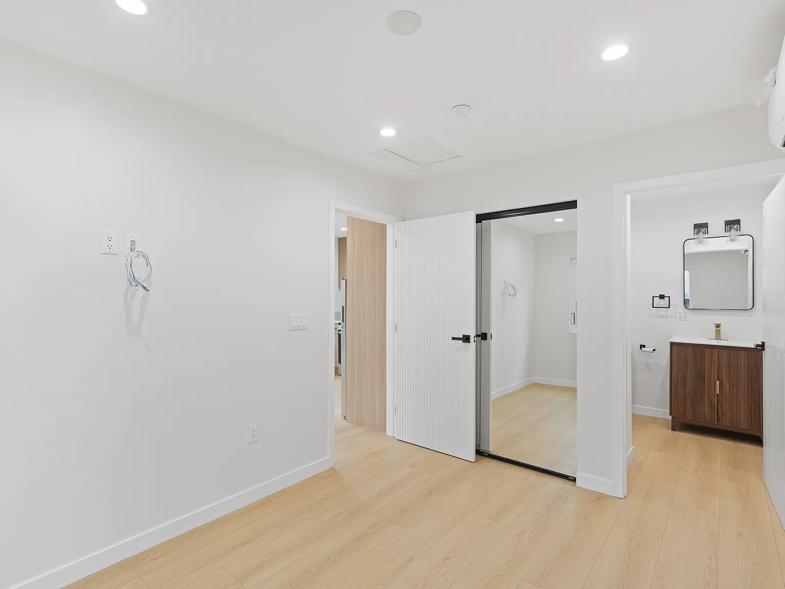 1 bed, 400 sqft, $2,295 — Photo 4