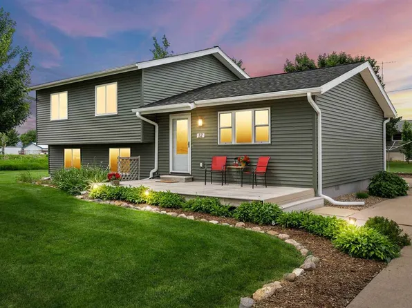 52 Thompson Dr, Palo, IA 52324