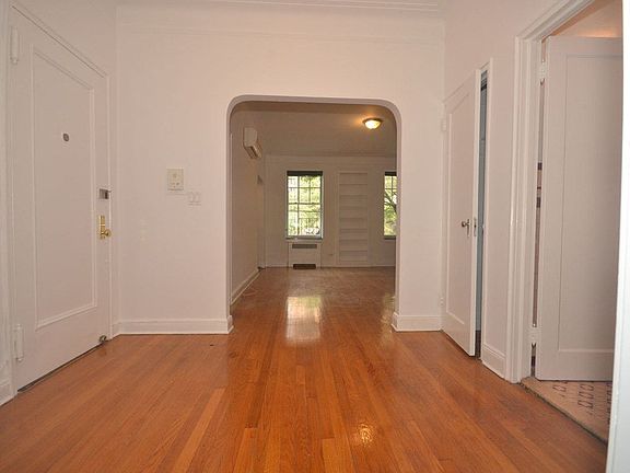 5th image of 453 Hudson St #3F