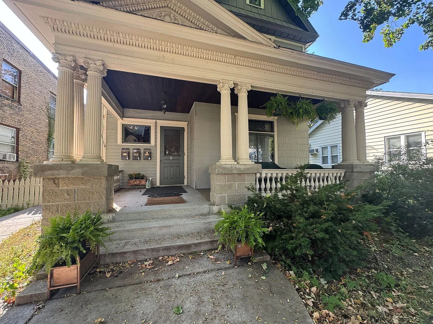 2526 Polk St NE — Photo 2