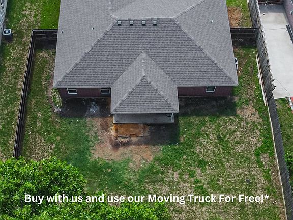 4th image of 5907 Medina Dr
