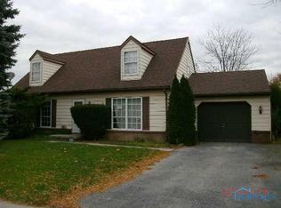 117 W Springwood Dr, Oregon, OH 43616