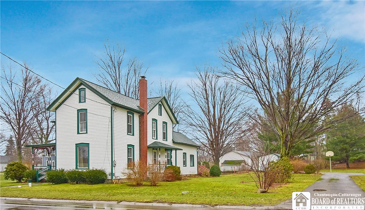174 W Main St photo 1