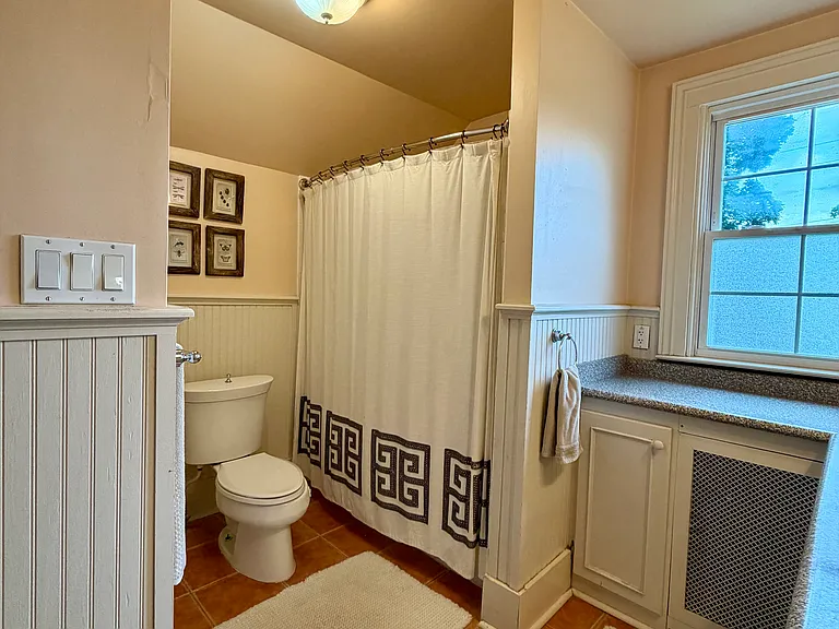 541 Union St — Photo 24