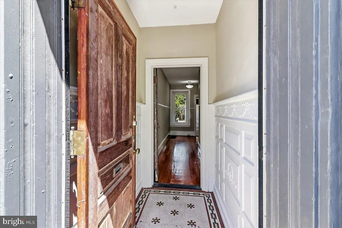 3 bed, 2.5 bath, 2199 sqft, $3,000 — Photo 2