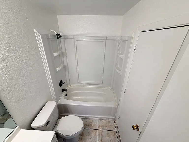 821 Moongate Ter — Photo 24