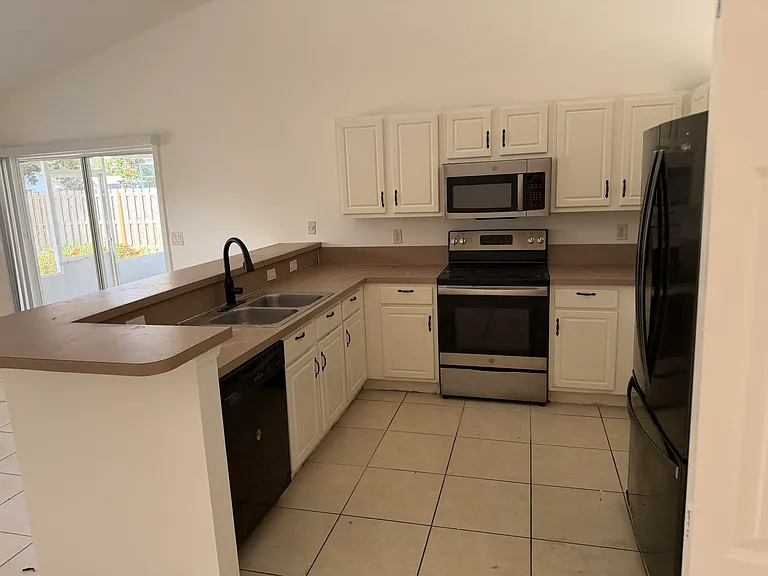 1874 SW Capehart Ave — Photo 13