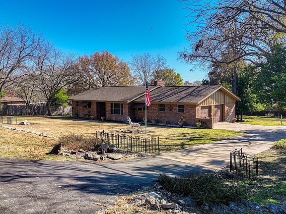 4th image of 3706 Red Bud Dr