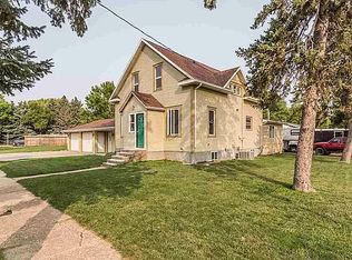 220 E 5th Ave, Lennox, SD 57039
