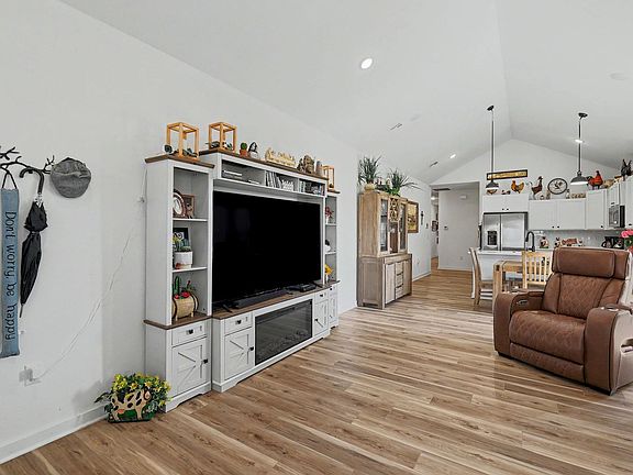 5th image of 2338 S Spring Hill Ct