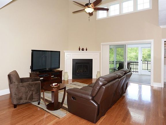 4th image of 21 Lydias Way #21