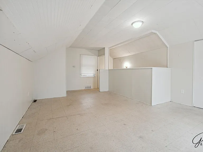 10606 Marne St — Photo 14
