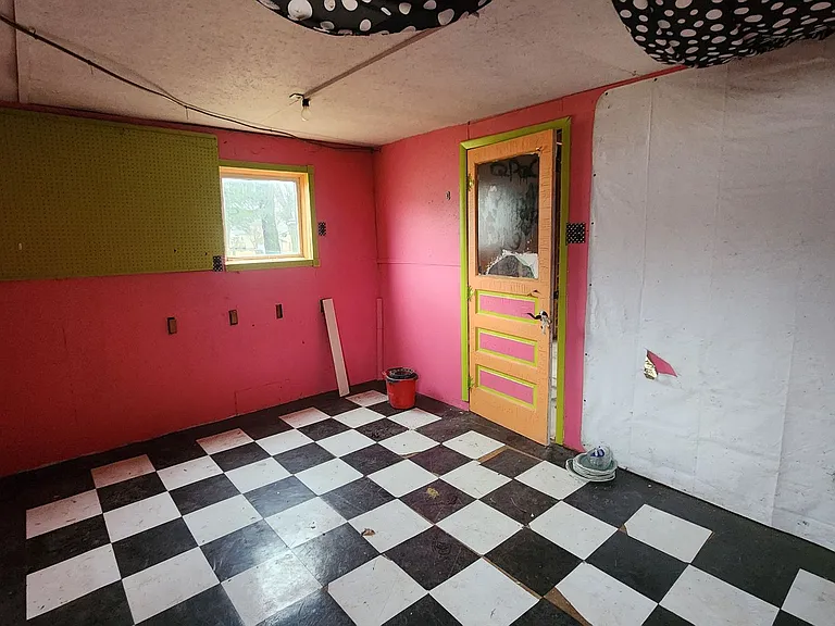 110 E Snow St — Photo 20