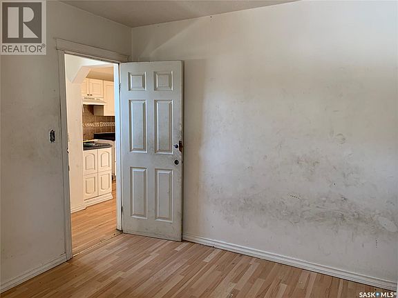 5th image of 136 L Ave S