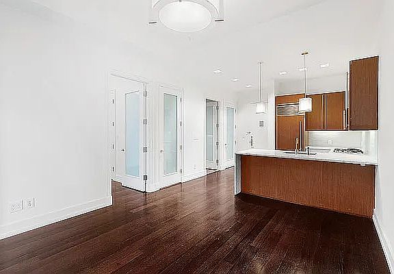 4th image of 2 Water St #15G