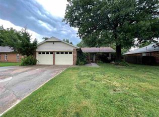 2119 Oriole St, Ponca City, OK 74601