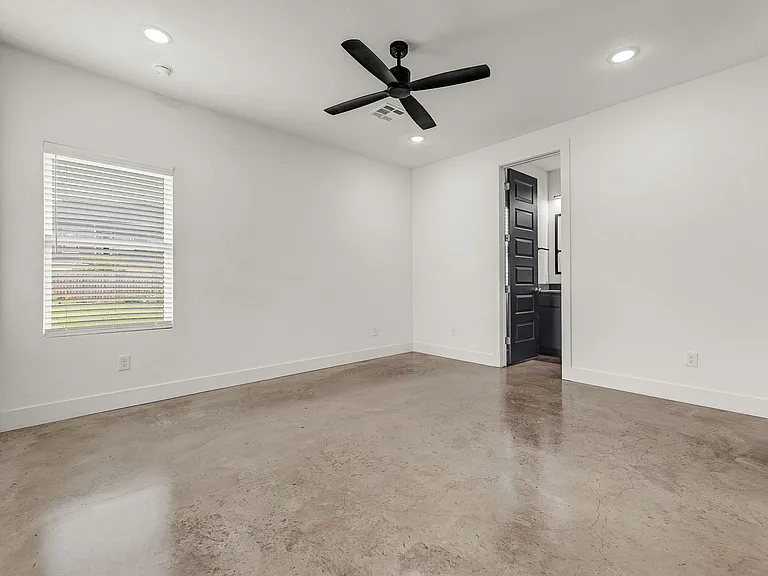 3008 Alpha Wolf Ct — Photo 16