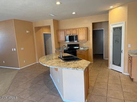 3 bed, 2.0 bath, 2039 sqft, $2,300 — Photo 4