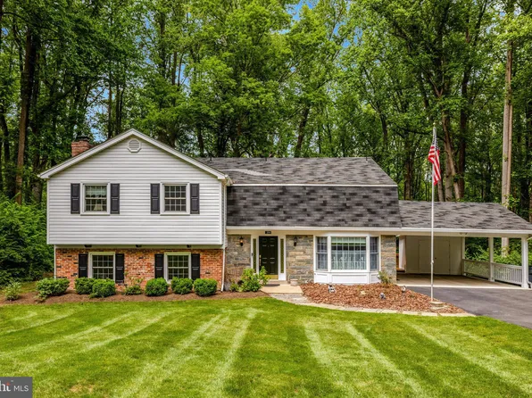 2042 Carrhill Rd, Vienna, VA 22181