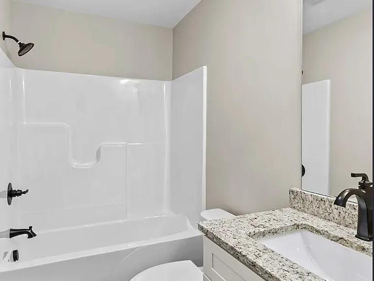 620 W Bell St — Photo 8