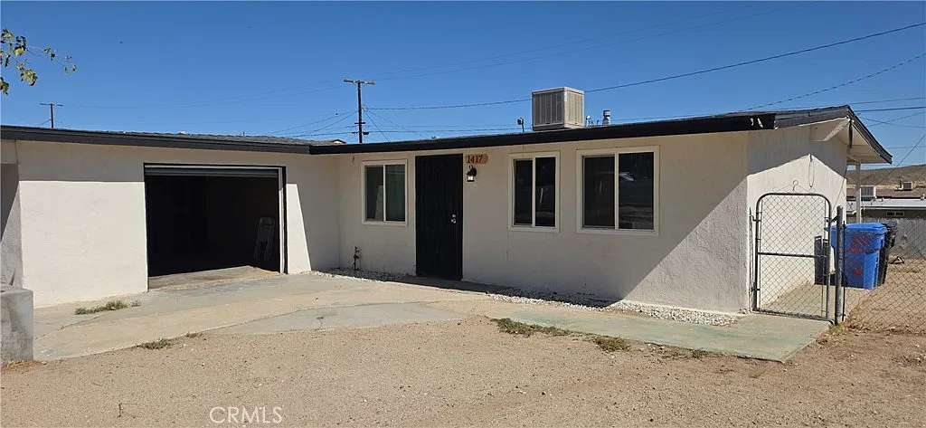 3 bed, 984 sqft, $1,600 — Photo 2