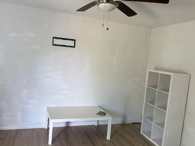 6131 Fenske Ln — Photo 3