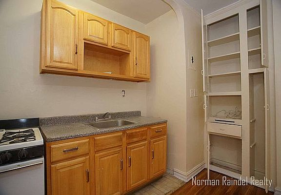 3rd image of 1900 Avenue W APT 3F