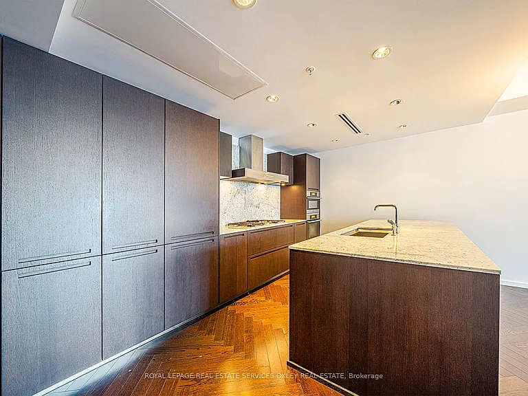 180 University Ave #4708 — Photo 5