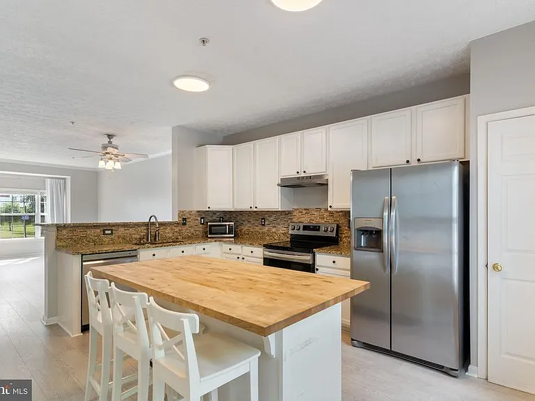 8212 Silverton Ct — Photo 11