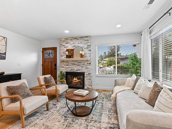 4th image of 325 Endmoor Ct