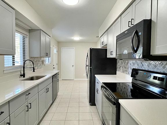 5th image of 702 Saint Matthew Cir #702