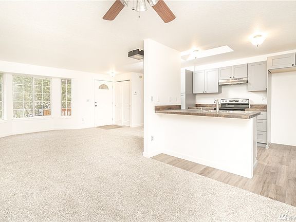 5th image of 10405 10th Pl SE