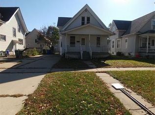 905 C Ave NW, Cedar Rapids, IA 52405